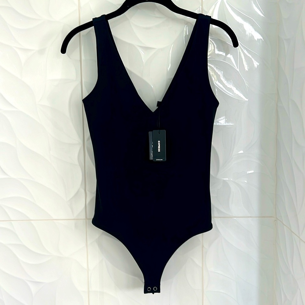 Express bodysuit low v neck tummy control size extra small